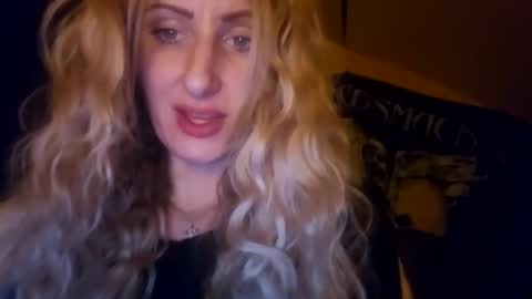 Snapshot of blondebellaaa3 chatting on January 15, 2:17 am Gia online show from January 15, 2:17 am