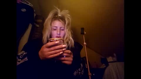Snapshot of blondebellaaa3 chatting on January 16, 1:04 pm Gia online show from January 16, 1:04 pm