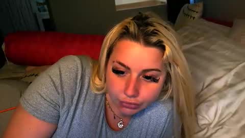 blondedolltia online show from December 17, 5:33 am