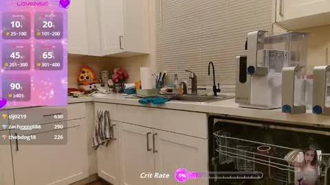 Snapshot of blondiebubblebooty chatting on September 28, 10:42 am Bubbles online show from September 28, 10:42 am