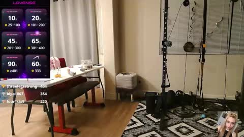 Snapshot of blondiebubblebooty chatting on October 28, 8:20 am Bubbles online show from October 28, 8:20 am