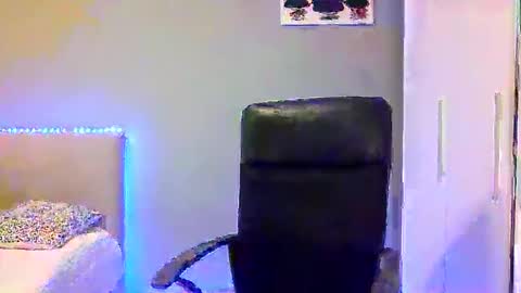 Snapshot of blondleyla chatting on October 31, 2:10 pm BlondLeyla online show from October 31, 2:10 pm