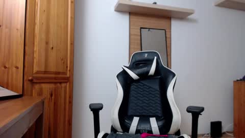 blondyelena online show from January 3, 8:43 am