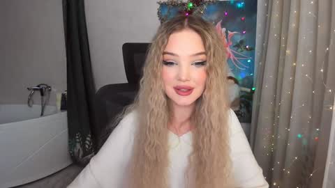 Sophia online show from December 6, 6:49 pm