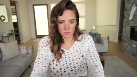 Snapshot of bloomyogi chatting on December 15, 8:36 pm Emma Bloom online show from December 15, 8:36 pm