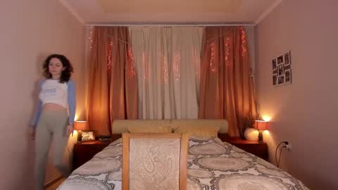 Elisa online show from February 1, 2:13 pm