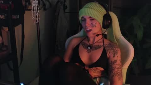 Snapshot of bluedweeb chatting on January 12, 5:13 am Blue online show from January 12, 5:13 am