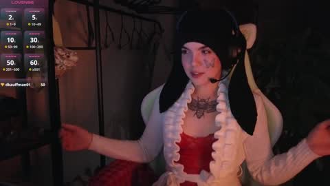 Snapshot of bluedweeb chatting on December 22, 5:23 am Blue online show from December 22, 5:23 am