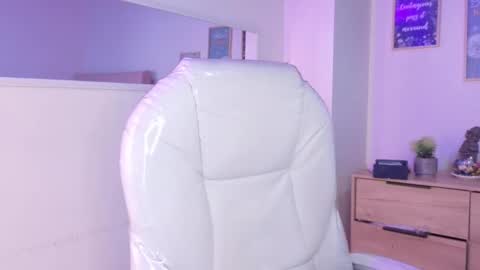 Snapshot of bluee_hazell chatting on October 30, 1:01 pm online show from October 30, 1:01 pm