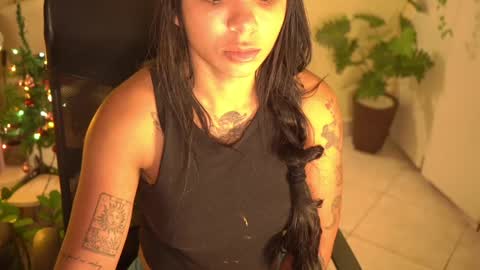 Snapshot of bluemysticlady chatting on December 25, 7:46 am FLORAA online show from December 25, 7:46 am