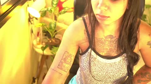 Snapshot of bluemysticlady chatting on January 10, 8:40 am FLORAA online show from January 10, 8:40 am