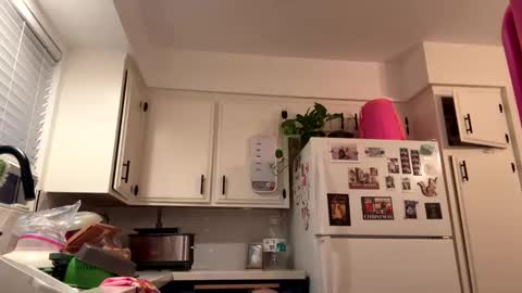 Snapshot of blueyebabyxoxo chatting on October 31, 1:07 am blueyebabyxoxo online show from October 31, 1:07 am