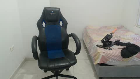  Hey guysI am BrendaWelcome my room online show from March 23, 11:00 pm