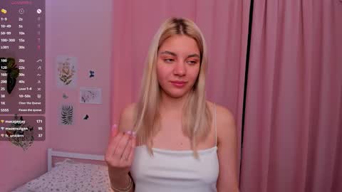Chloe online show from September 12, 4:03 pm