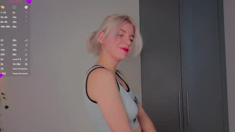 Chloe online show from October 31, 7:23 am