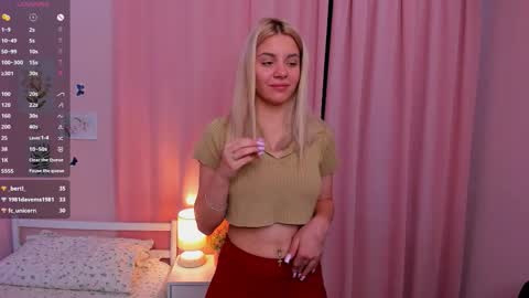 Chloe online show from September 11, 3:45 pm