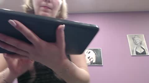 Snapshot of bobandchris33 chatting on February 2, 1:12 am SlutWife online show from February 2, 1:12 am