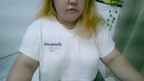 Snapshot of bombastic_darla chatting on September 28, 6:42 am bombastic_darla online show from September 28, 6:42 am