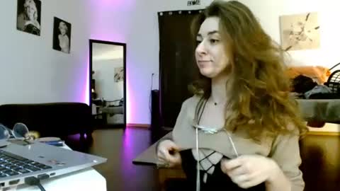 BombshellBaeby online show from October 14, 7:00 am