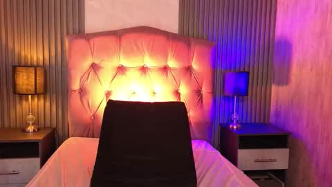 bonnali_lune online show from February 21, 9:15 pm