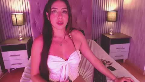 Snapshot of bonnali_lune chatting on October 8, 10:58 pm bonnali_lune online show from October 8, 10:58 pm