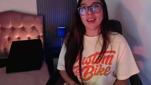 Snapshot of bonnali_lune chatting on November 1, 10:25 pm bonnali_lune online show from November 1, 10:25 pm