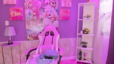 Bonnie online show from December 3, 11:43 am