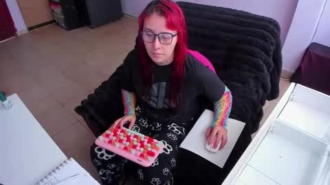 Bonnie Help me reach 500 likes online show from October 7, 6:34 pm