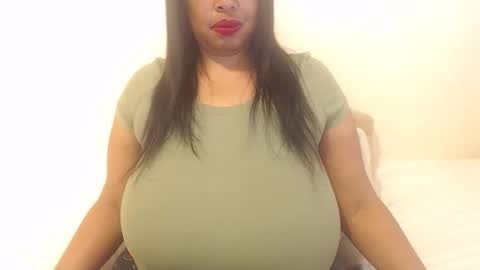 Snapshot of boobyqueen24 chatting on October 21, 8:18 am boobyqueen online show from October 21, 8:18 am