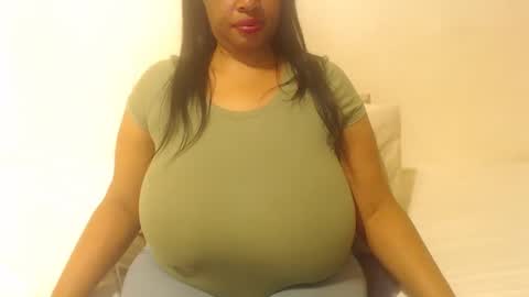 Snapshot of boobyqueen24 chatting on October 18, 6:53 pm boobyqueen online show from October 18, 6:53 pm