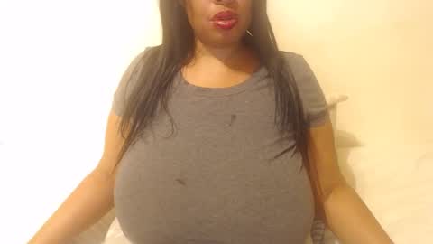 Snapshot of boobyqueen24 chatting on October 31, 7:29 pm boobyqueen online show from October 31, 7:29 pm