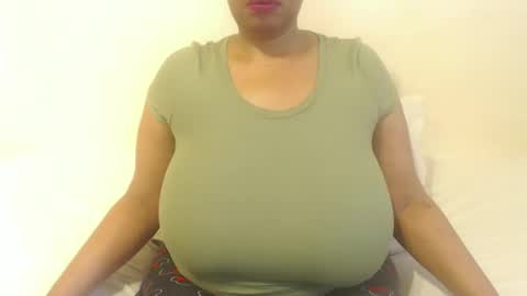 Snapshot of boobyqueen24 chatting on September 20, 10:13 am boobyqueen online show from September 20, 10:13 am