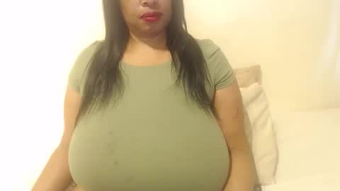 Snapshot of boobyqueen24 chatting on October 27, 5:25 am boobyqueen online show from October 27, 5:25 am