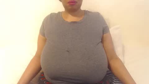 Snapshot of boobyqueen24 chatting on September 19, 9:30 am boobyqueen online show from September 19, 9:30 am