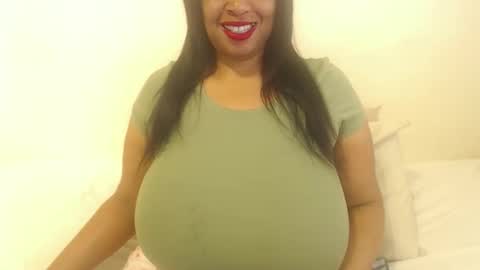 Snapshot of boobyqueen24 chatting on November 2, 5:11 am boobyqueen online show from November 2, 5:11 am