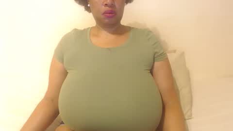 Snapshot of boobyqueen24 chatting on October 1, 4:06 am boobyqueen online show from October 1, 4:06 am