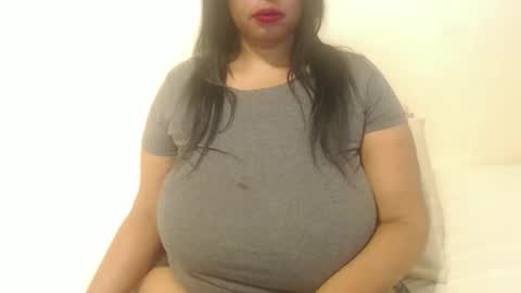 Snapshot of boobyqueen24 chatting on October 28, 5:35 am boobyqueen online show from October 28, 5:35 am