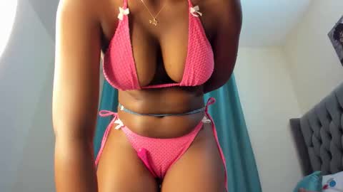 Snapshot of bouncy_booty677 chatting on October 11, 9:39 pm bouncy_booty677 online show from October 11, 9:39 pm