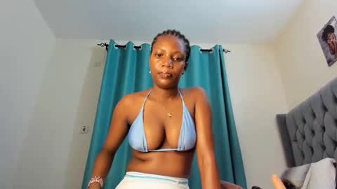 Snapshot of bouncy_booty677 chatting on October 18, 10:18 am bouncy_booty677 online show from October 18, 10:18 am