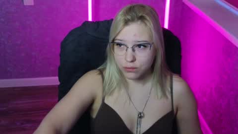 Snapshot of brandy__stars chatting on January 9, 2:54 am Belle online show from January 9, 2:54 am