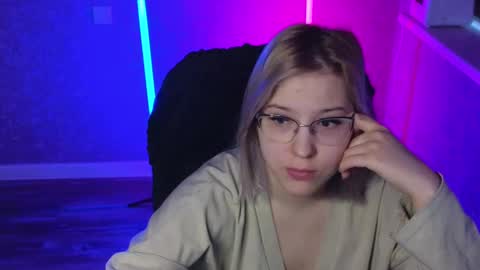 Snapshot of brandy__stars chatting on March 6, 1:37 am Belle online show from March 6, 1:37 am