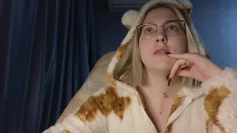 Belle  online show from October 26, 12:00 pm