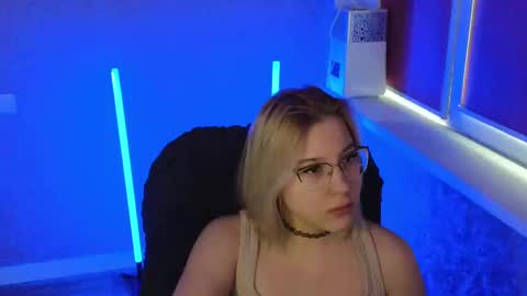 Snapshot of brandy__stars chatting on February 15, 3:20 am Belle online show from February 15, 3:20 am
