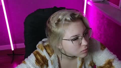 Snapshot of brandy__stars chatting on December 20, 1:36 am Belle online show from December 20, 1:36 am