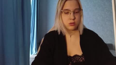 Belle  online show from October 20, 5:54 am