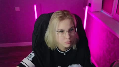 Snapshot of brandy__stars chatting on January 23, 2:44 am Belle online show from January 23, 2:44 am