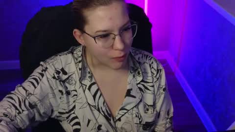 Snapshot of brandy__stars chatting on March 2, 1:58 am Belle online show from March 2, 1:58 am