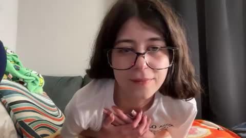 brattymaddy1998 online show from July 18, 3:43 am
