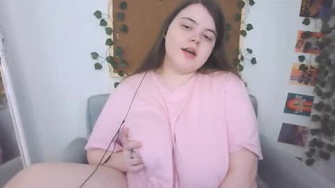 Snapshot of brattyprincess_emma chatting on October 7, 9:14 am Emma online show from October 7, 9:14 am