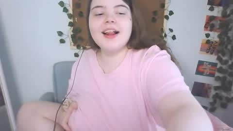 Snapshot of brattyprincess_emma chatting on October 1, 8:19 am Emma online show from October 1, 8:19 am